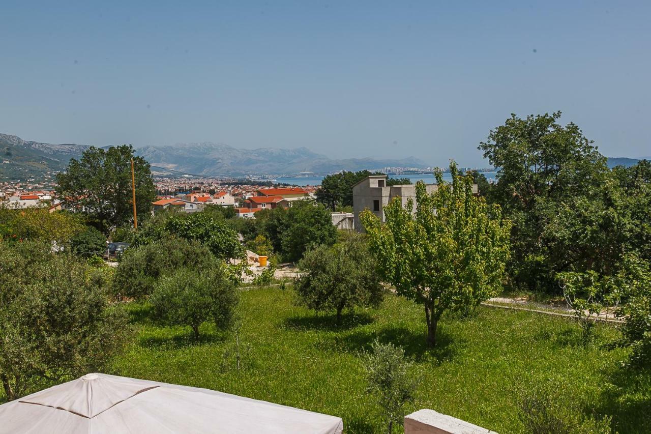 Castello Flower Apartment Kastela Bagian luar foto