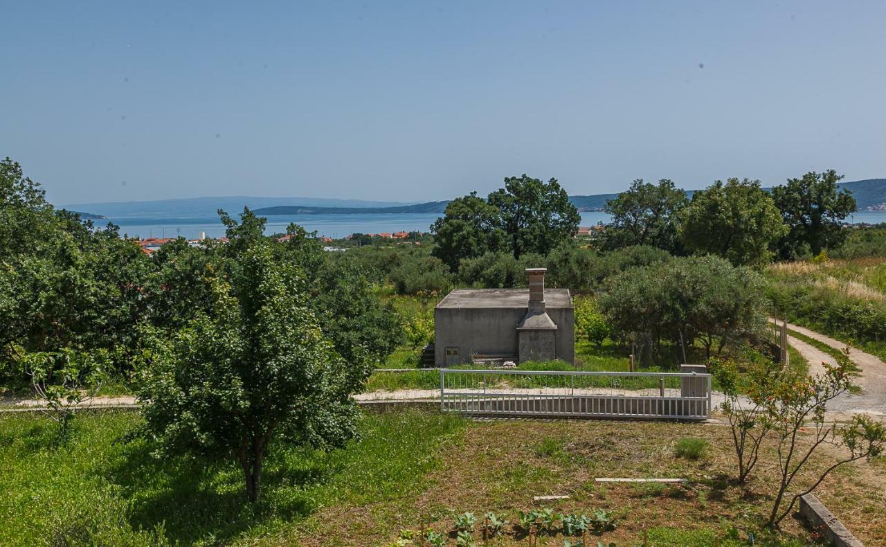 Castello Flower Apartment Kastela Bagian luar foto