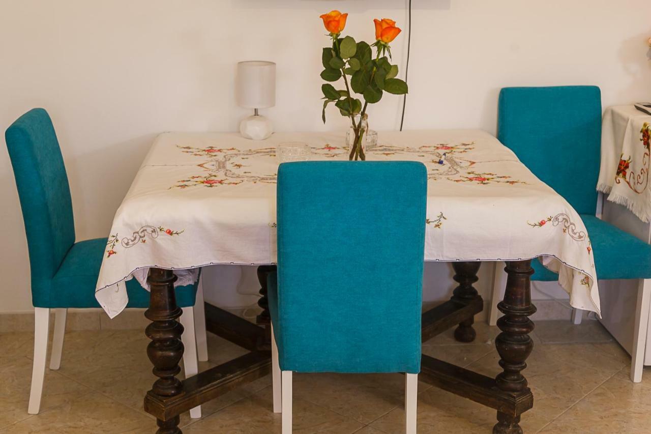 Castello Flower Apartment Kastela Bagian luar foto